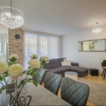 Apartment Montesa Zadar With Free Parking And Balcony Luaran gambar
